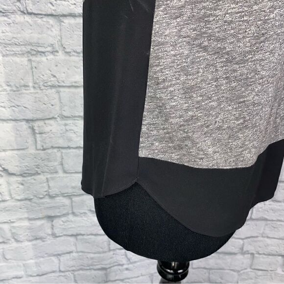 Express scoopneck short sleeve Top with sheer bottom hem grey & black sz XS - Picture 8 of 13